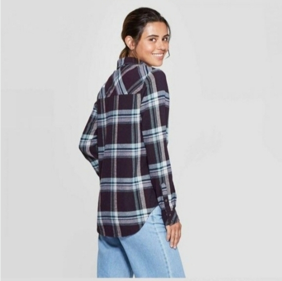 Universal Thread Tops - Womens Plaid button up.